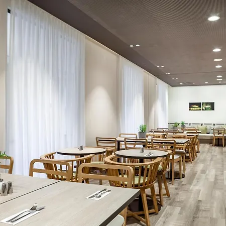 Intercityhotel Ξενοδοχείο 4*